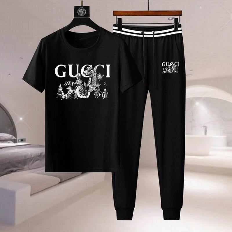 Gucci Men's Suits 616